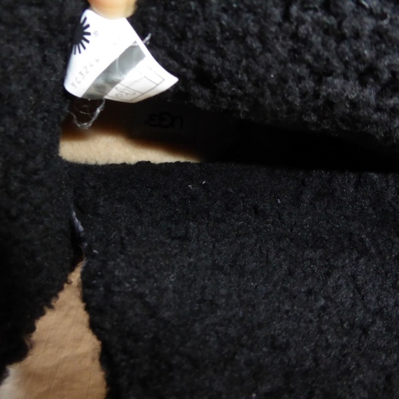 BUNDLE for katytracey only UGG Fraser Boots - Picture 6 of 8